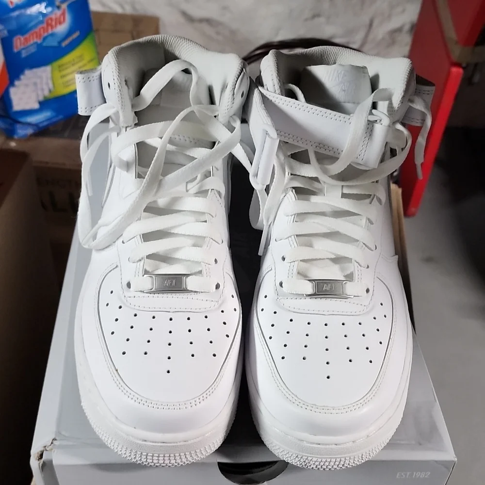 AF1 - Picture 1 of 3